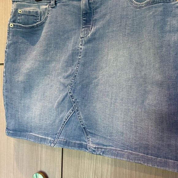 Thereabouts Brand Denim Mini Skirt Size 16.5P Waist 33 - Picture 2 of 7